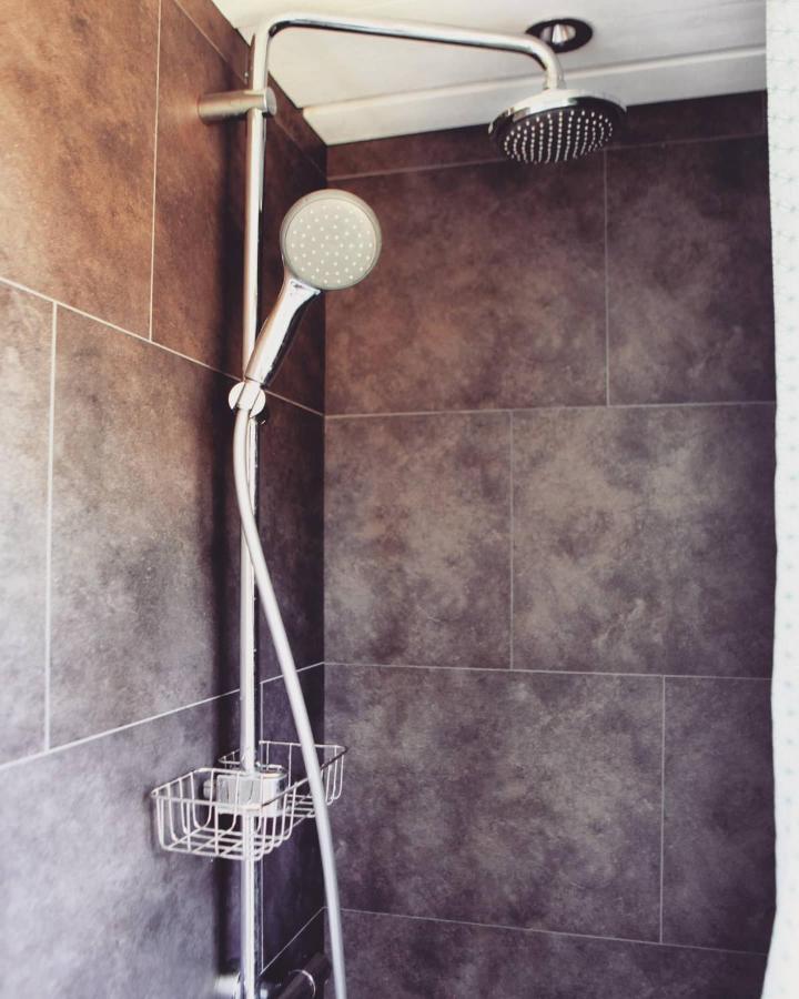 La Roulotte De L'Atelier Apartment Дюрби Екстериор снимка